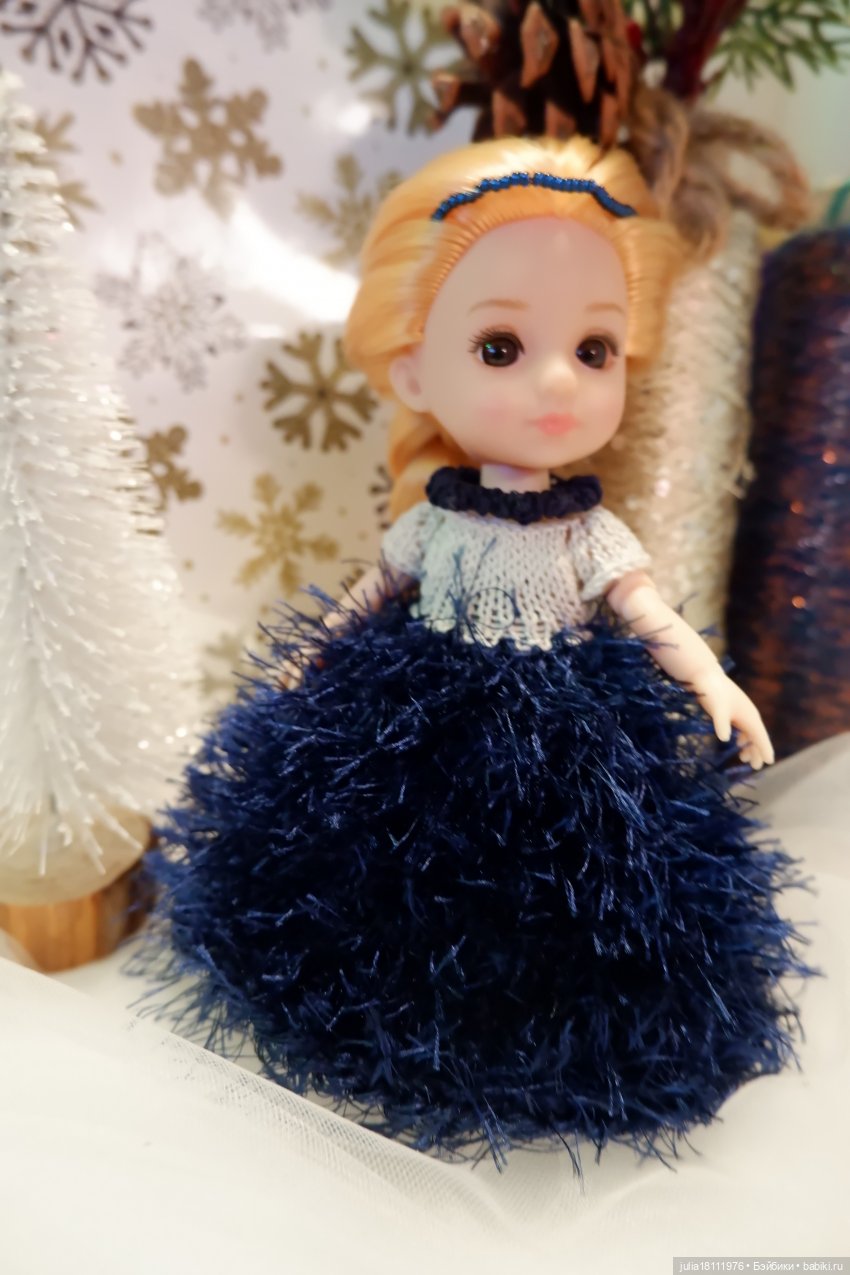 Дом кукол Лавандовый сон. Клубочки и куколки баболи. Коллекция новогодних платьев "Снежинка"