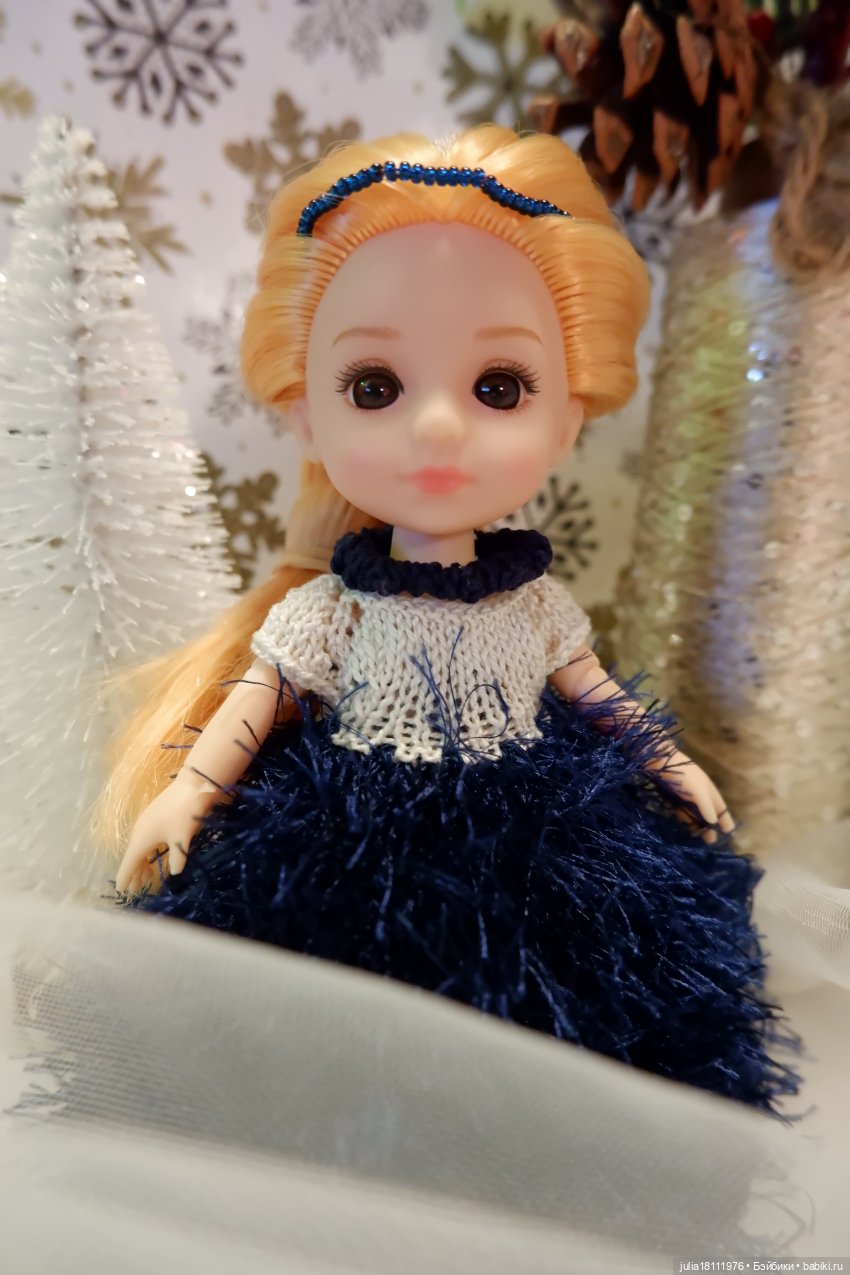 Дом кукол Лавандовый сон. Клубочки и куколки баболи. Коллекция новогодних платьев "Снежинка"