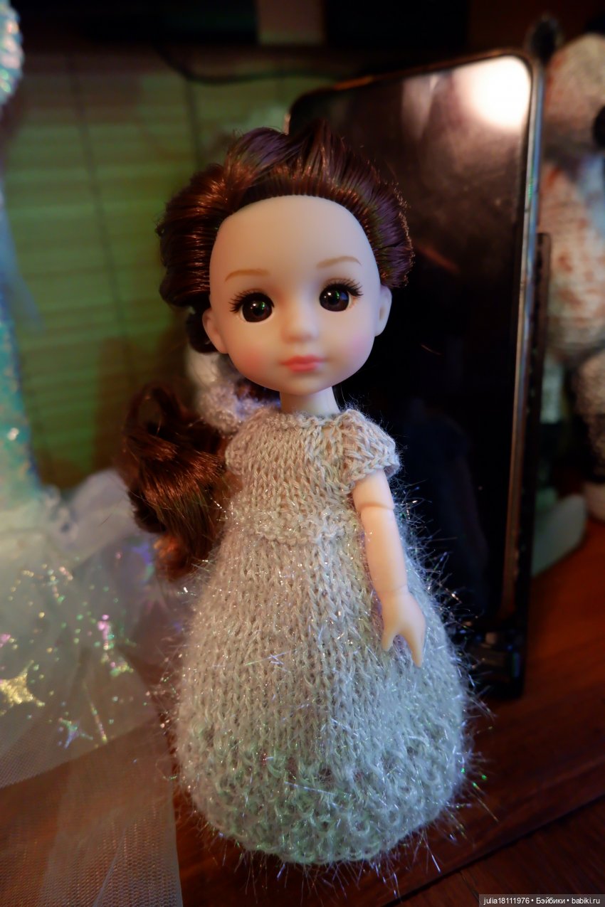 Дом кукол Лавандовый сон. Клубочки и куколки баболи. Коллекция новогодних платьев "Снежинка"