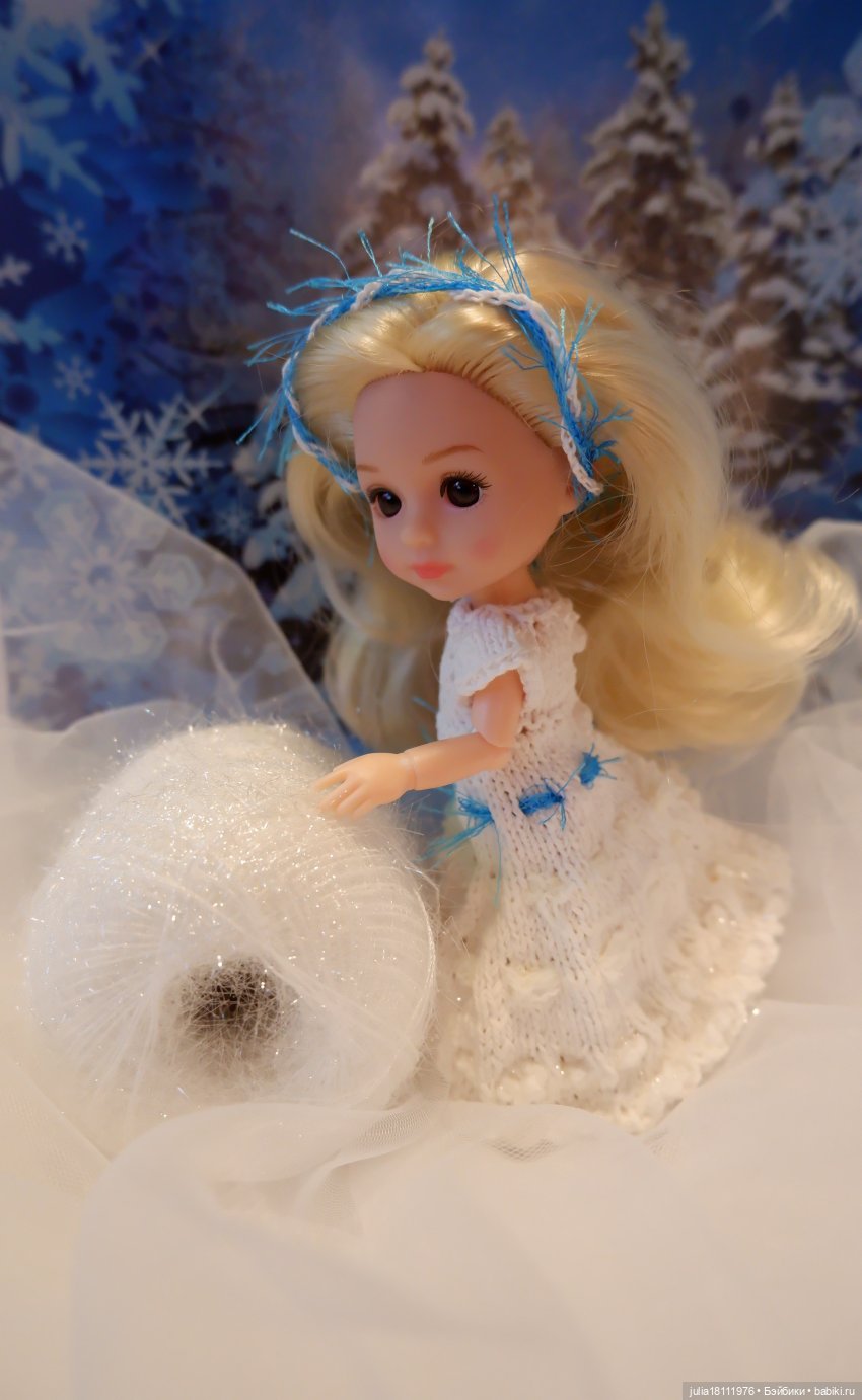Дом кукол Лавандовый сон. Клубочки и куколки баболи. Коллекция новогодних платьев "Снежинка" (фото 6)