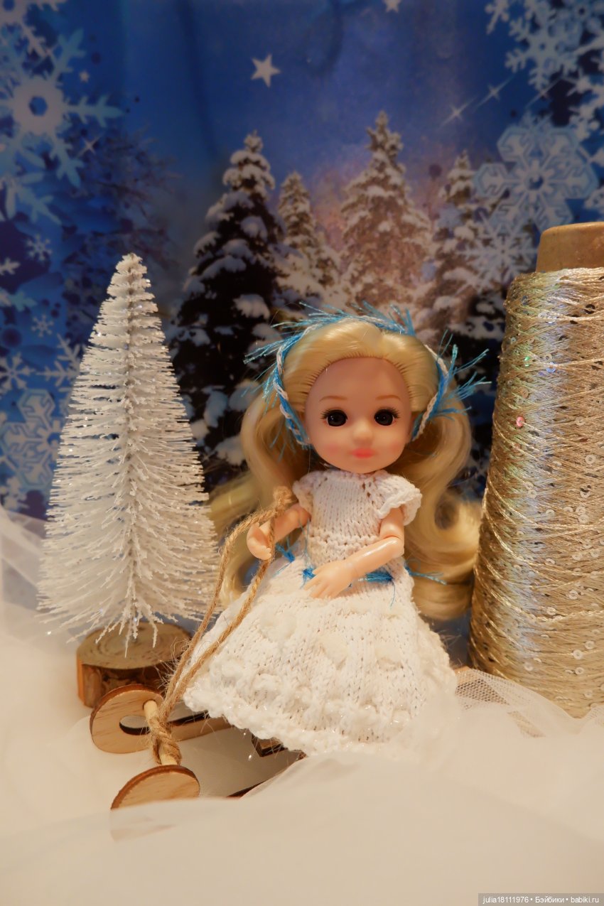 Дом кукол Лавандовый сон. Клубочки и куколки баболи. Коллекция новогодних платьев "Снежинка" (фото 8)