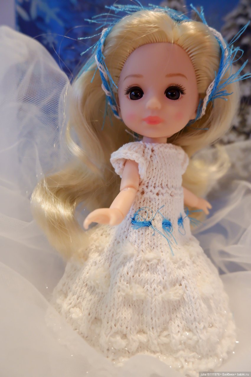 Дом кукол Лавандовый сон. Клубочки и куколки баболи. Коллекция новогодних платьев "Снежинка" (фото 4)