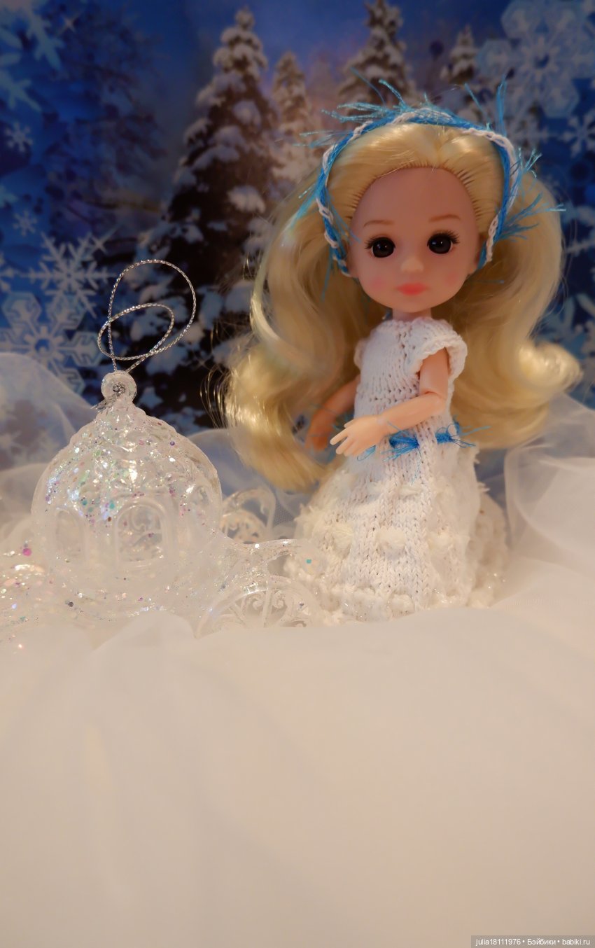 Дом кукол Лавандовый сон. Клубочки и куколки баболи. Коллекция новогодних платьев "Снежинка" (фото 7)