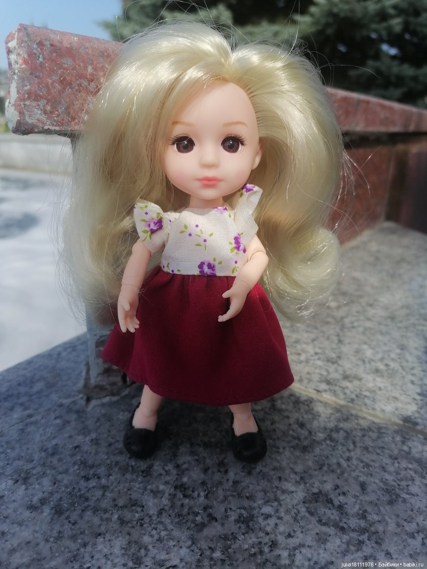 Дом кукол Лавандовый сон. Клубочки и куколки баболи. Коллекция новогодних платьев "Снежинка"