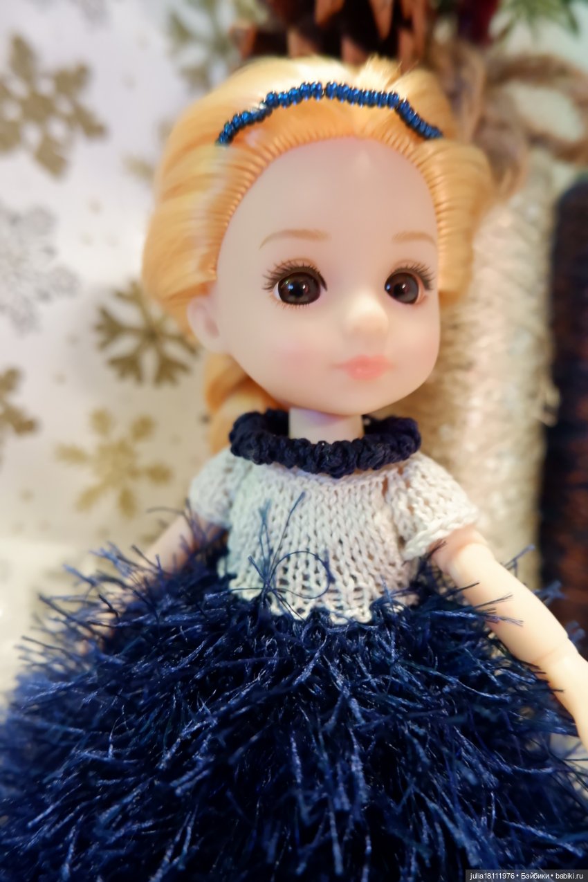 Дом кукол Лавандовый сон. Клубочки и куколки баболи. Коллекция новогодних платьев "Снежинка"