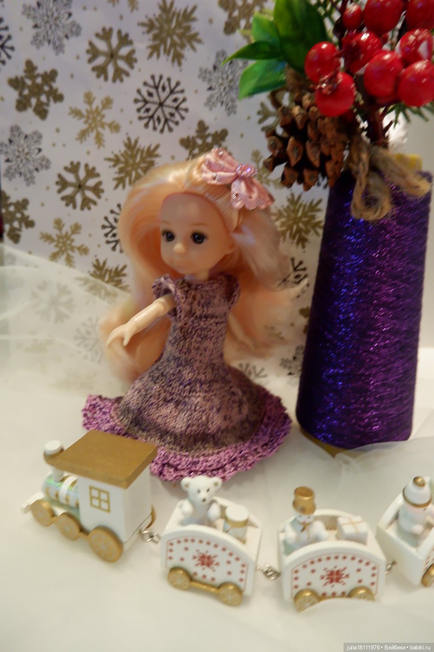 Дом кукол Лавандовый сон. Клубочки и куколки баболи. Коллекция новогодних платьев "Снежинка"