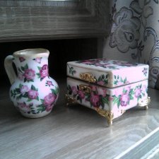 Маленькая шкатулочка и кувшинчик