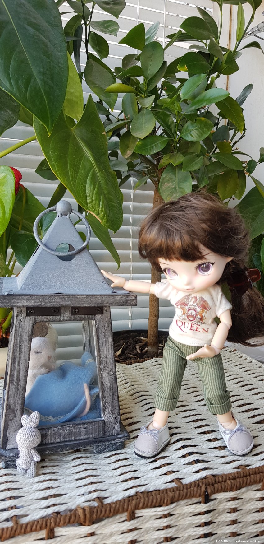 Вия от Popmart примеряет наряды