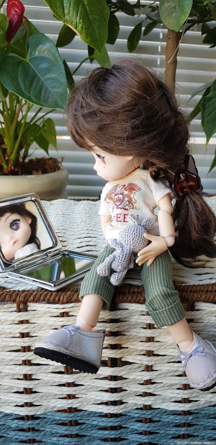 Вия от Popmart примеряет наряды