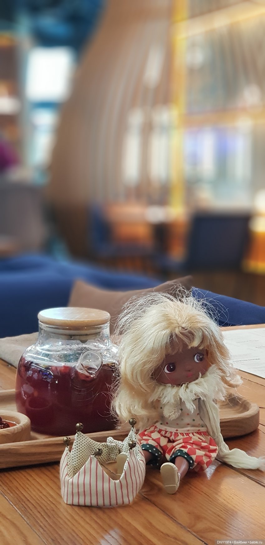 Холала Саванна на прогулке