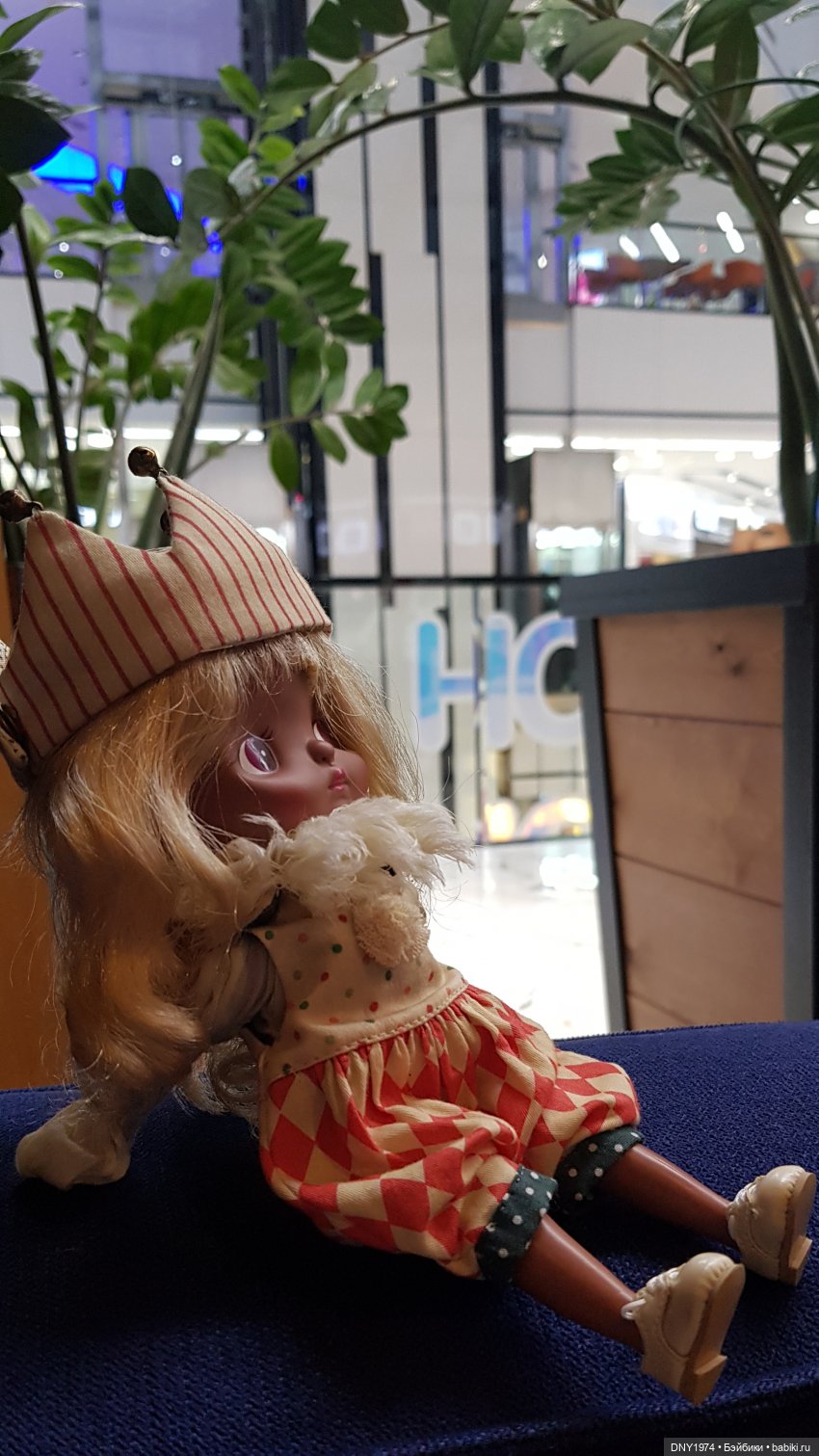 Холала Саванна на прогулке