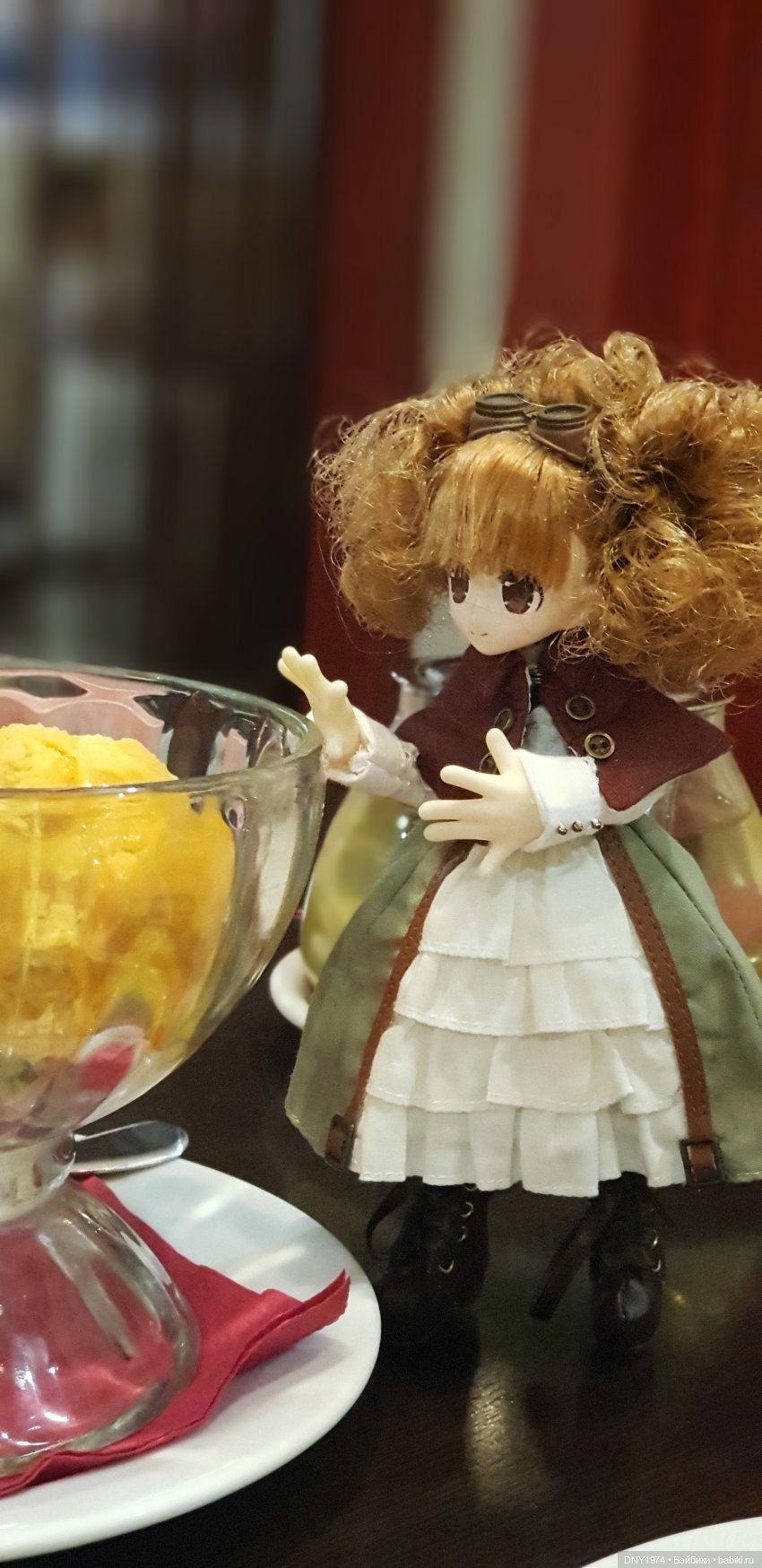 Крошка Azone гуляет поздно вечером (фото 5)