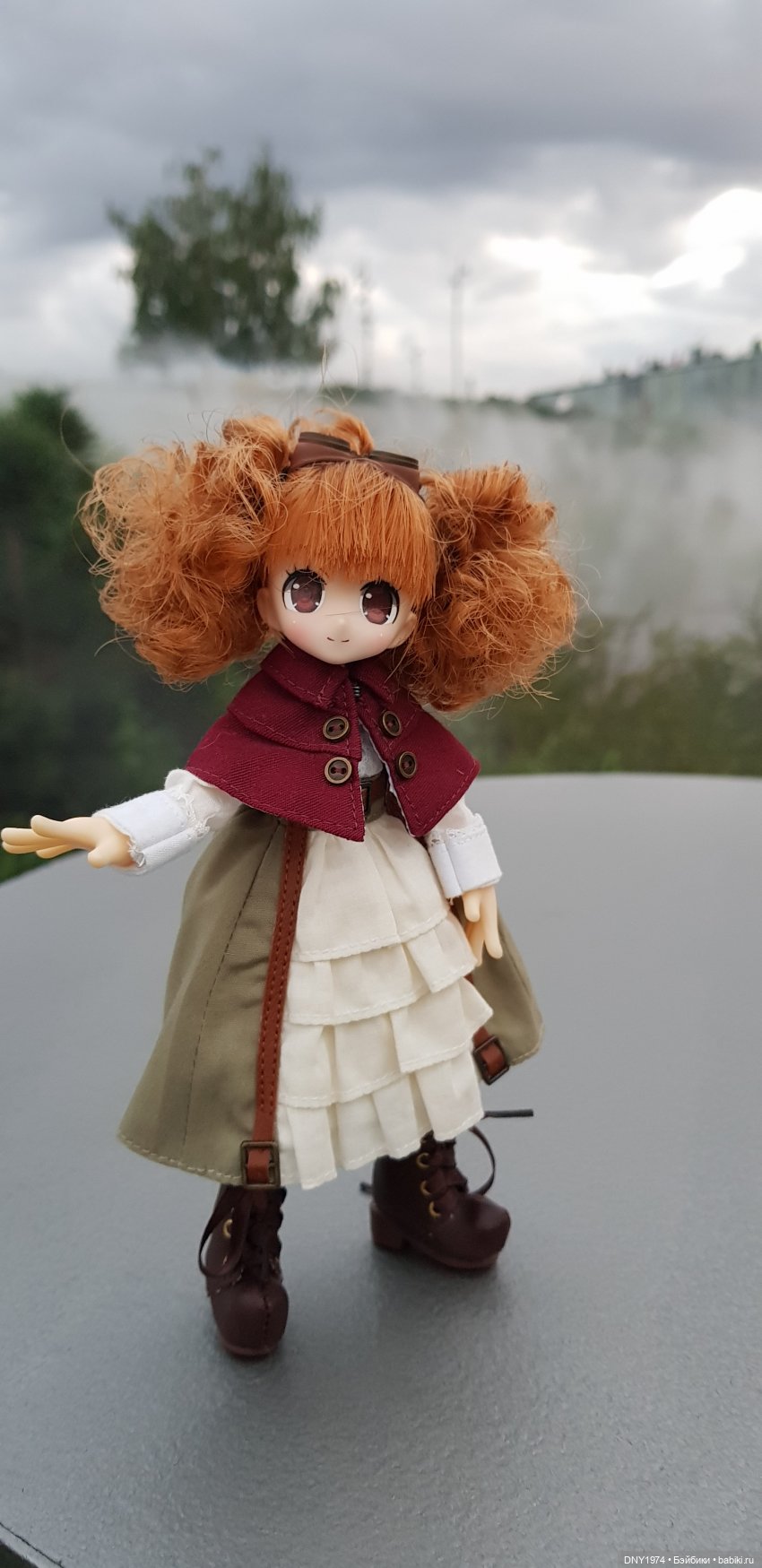 Крошка Azone гуляет поздно вечером