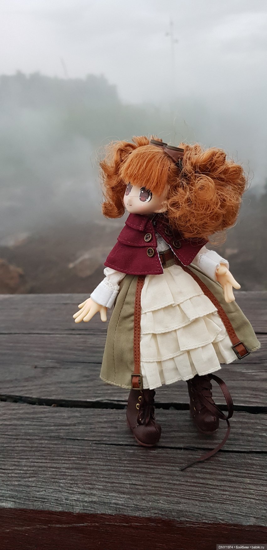 Крошка Azone гуляет поздно вечером