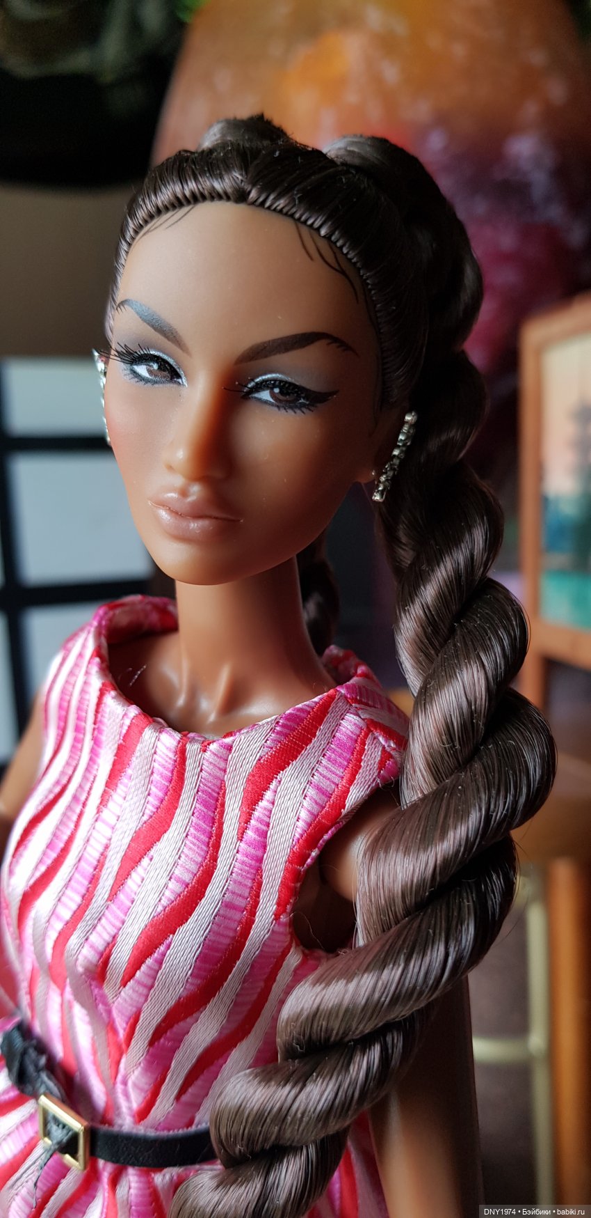 Мадемуазель занята примеркой