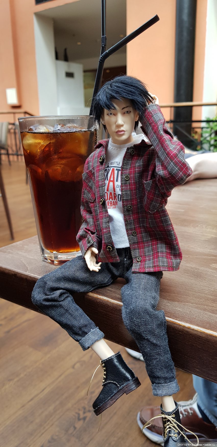 Лукас продолжает путешествовать (фото 3)