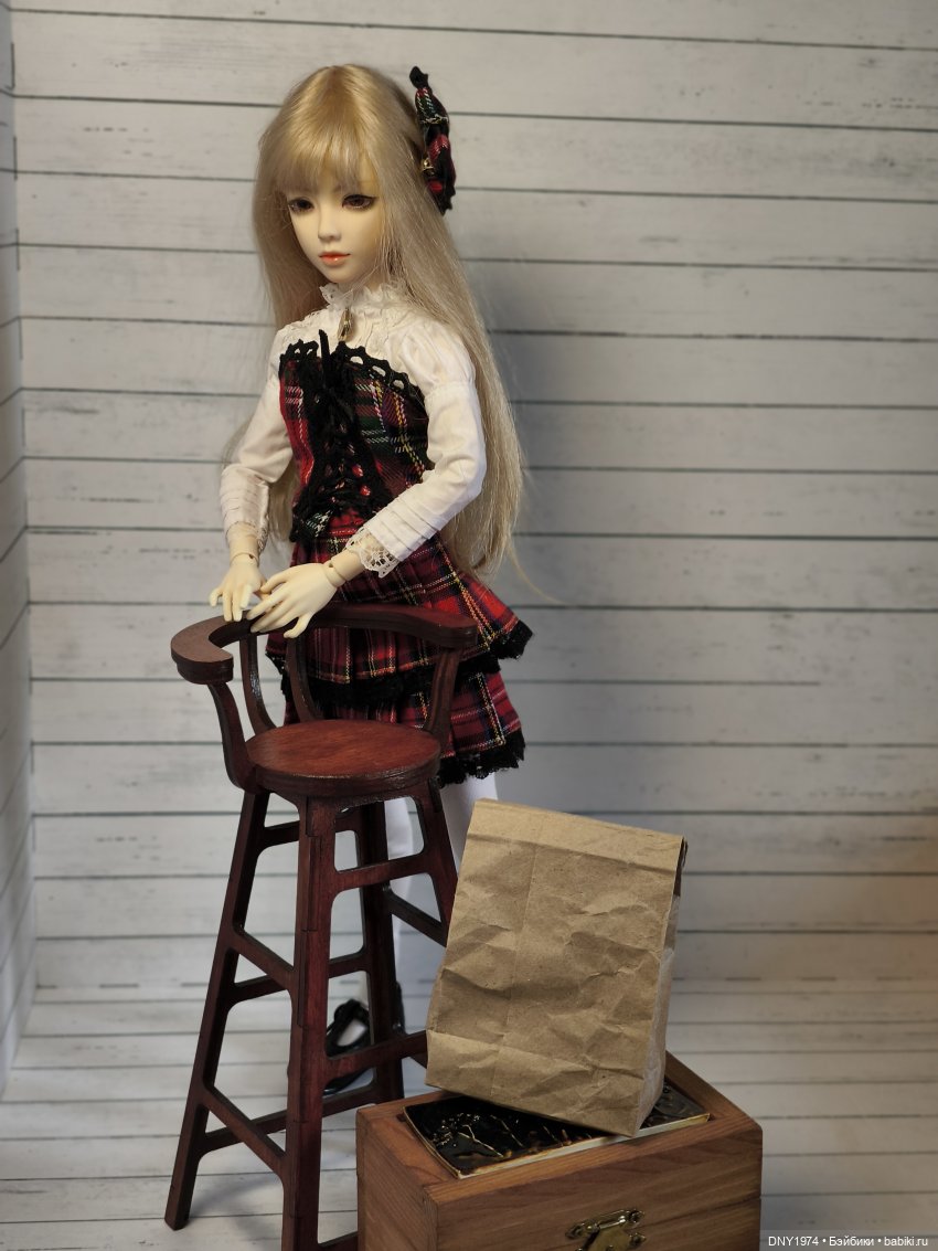 Нарае разбирает покупки — Куклы Bimong (Бимонг): Narae (Нарае)