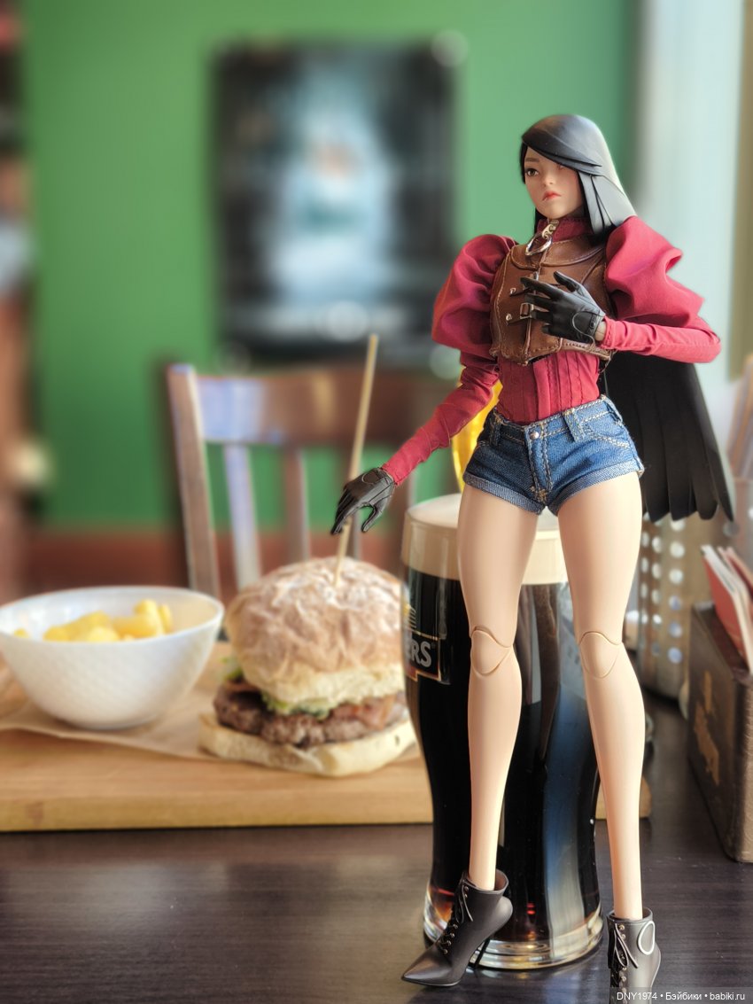 Как отдыхает крутая девчонка