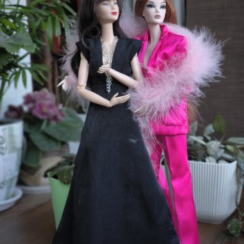 Две красотки