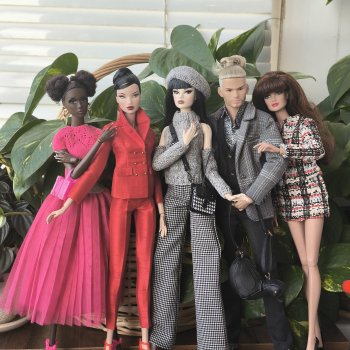 Среди роз один