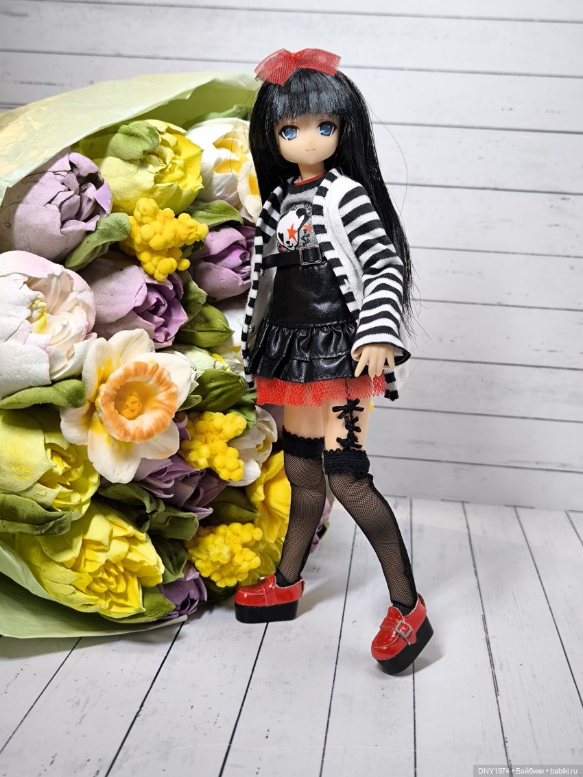 Так бы и съела — Коллекции игровых кукол (Playline): фото полок (фото 9)