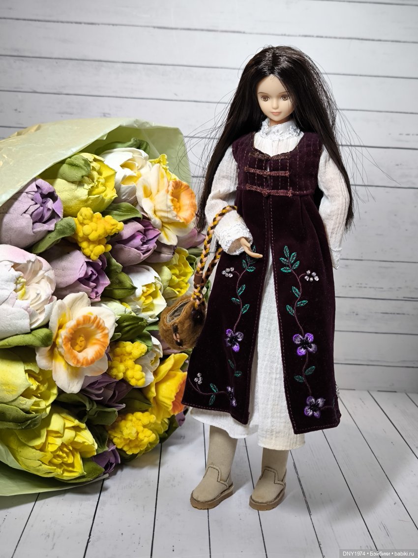 Так бы и съела — Коллекции игровых кукол (Playline): фото полок (фото 10)