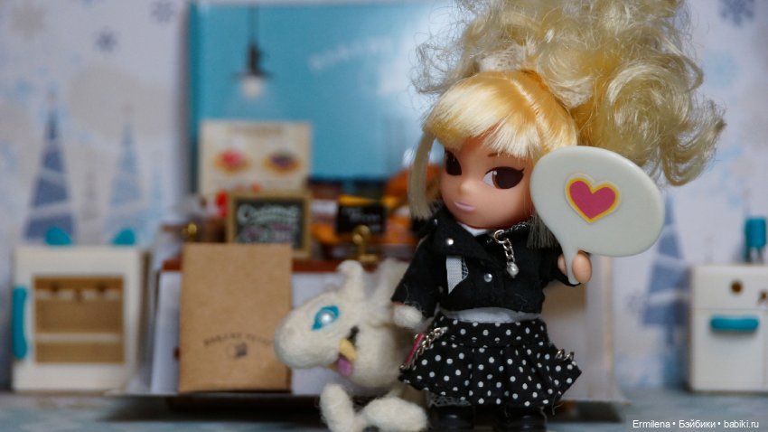 mame momoko as Kana Dot Dress