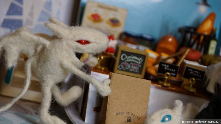 Большой Кайдзю. Каркасная валяная игрушка