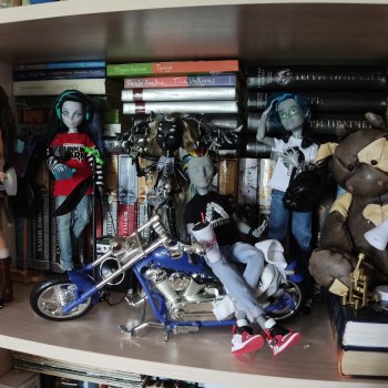 Дальняя полочка: Монстряхи и Майсин