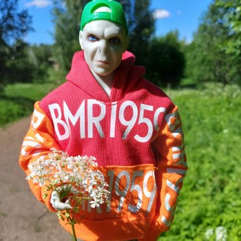 Вовочка среди цветов