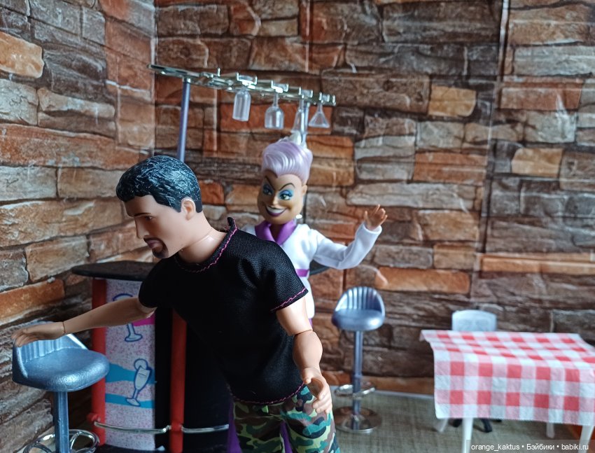 Превращение Урсулы в привокзальную буфетчицу)