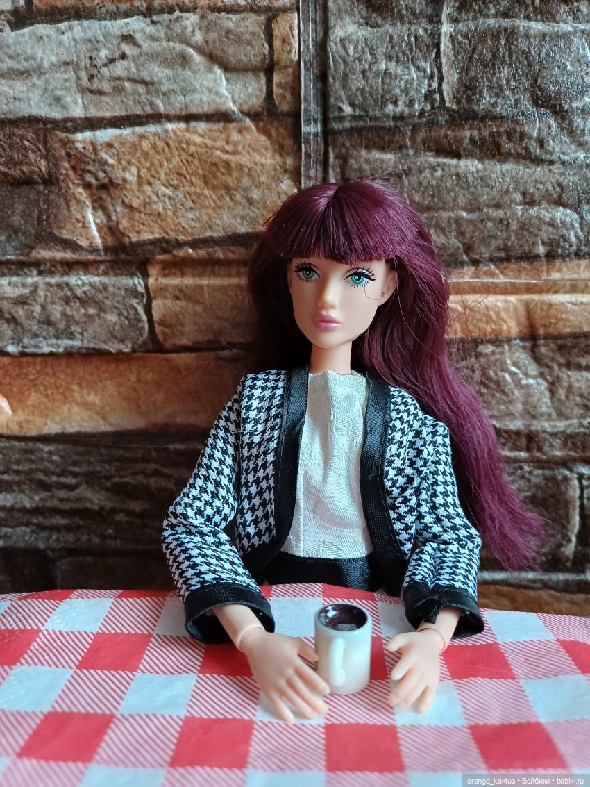 Превращение Урсулы в привокзальную буфетчицу)