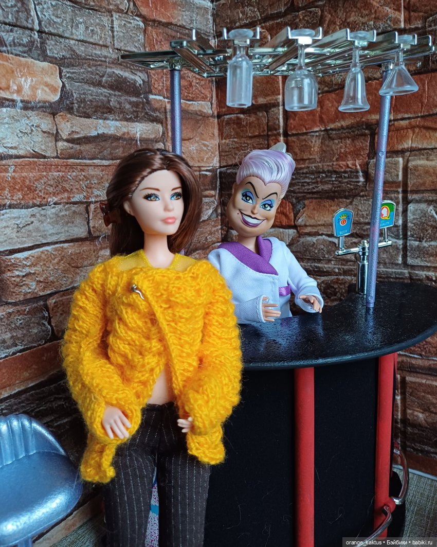 Превращение Урсулы в привокзальную буфетчицу)