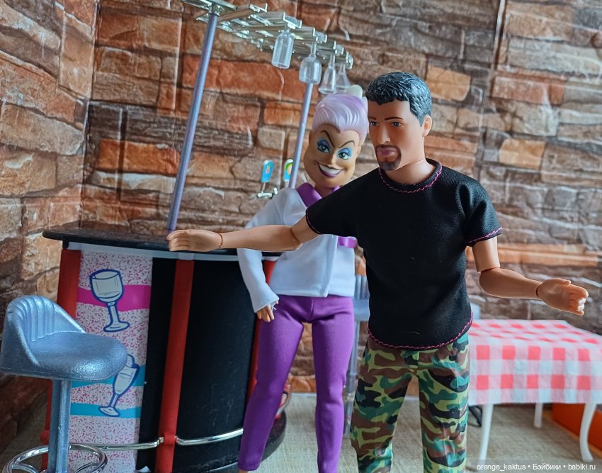 Превращение Урсулы в привокзальную буфетчицу)