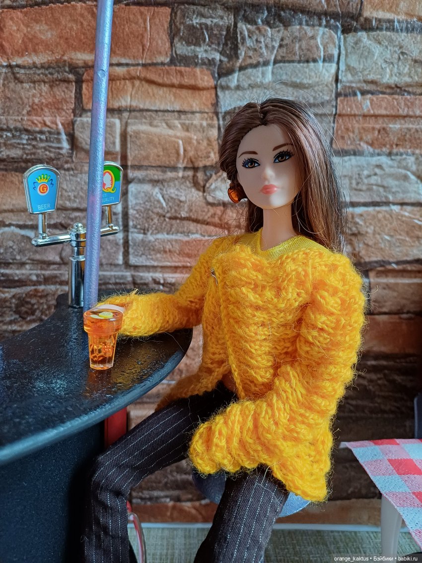 Превращение Урсулы в привокзальную буфетчицу)