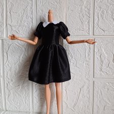 Тело аналоговой куклы в аутфите Уэнсдей