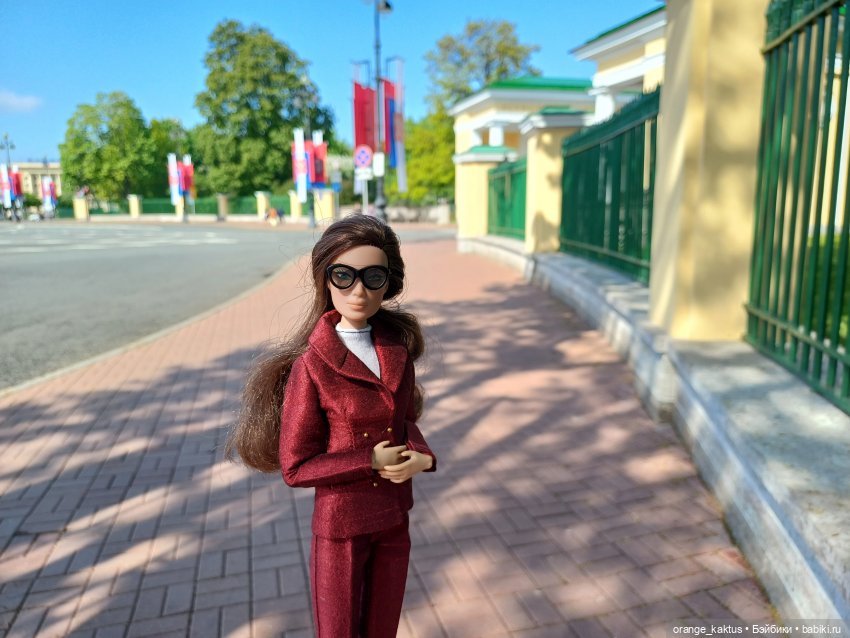 Обещанного три года ждут Или прогулка по городу