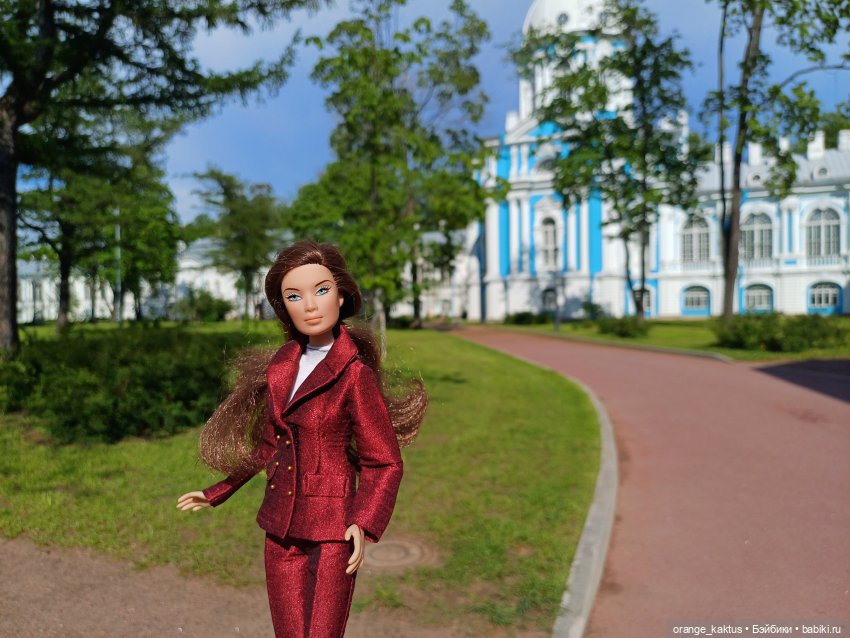 Обещанного три года ждут Или прогулка по городу