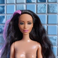 Барби из серии color reveal на шарнирном теле