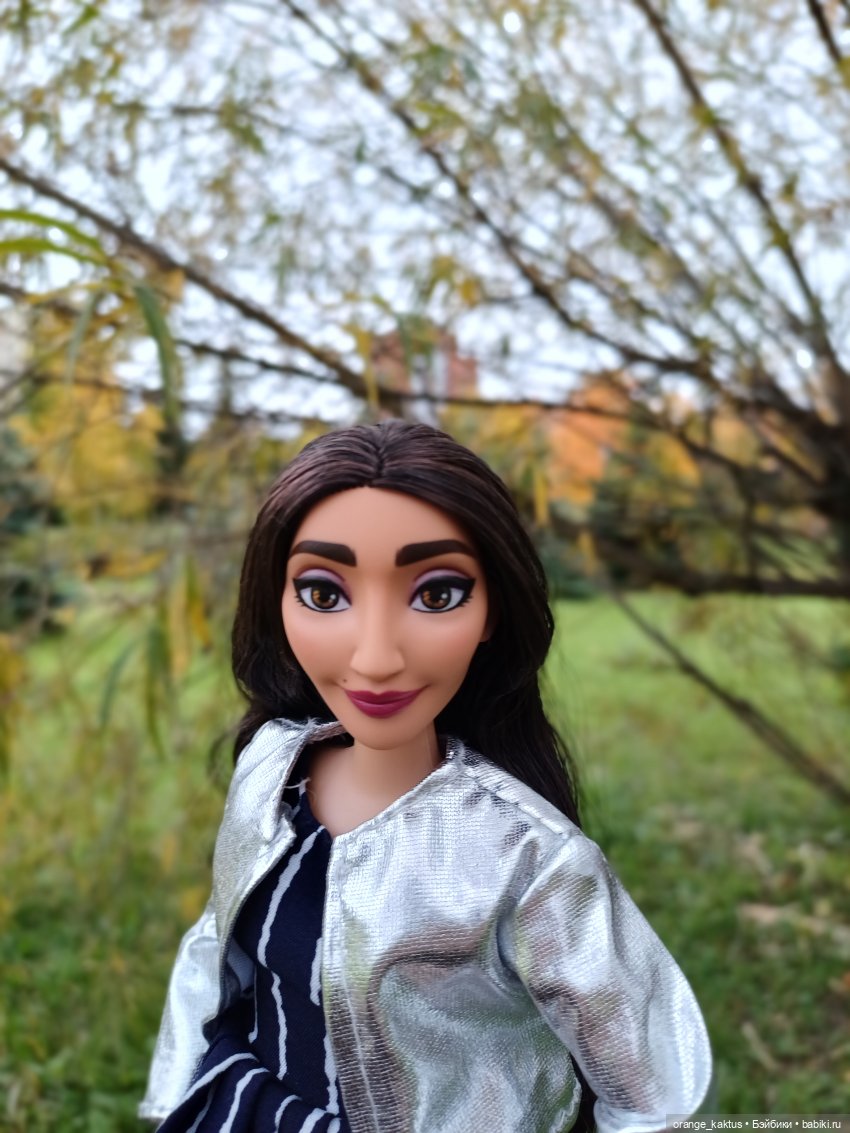 Зулмира в парке — Куклы Disney Animators и Принцессы Диснея: Disney Store (фото 5)