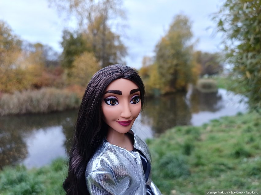 Зулмира в парке — Куклы Disney Animators и Принцессы Диснея: Disney Store (фото 2)