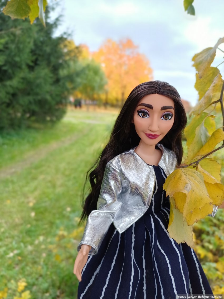 Зулмира в парке — Куклы Disney Animators и Принцессы Диснея: Disney Store