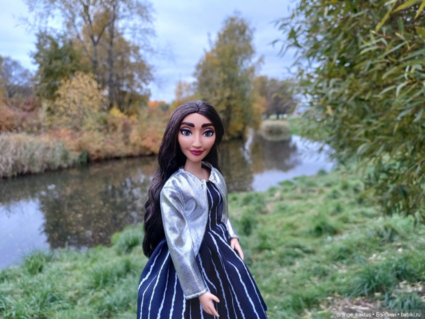 Зулмира в парке — Куклы Disney Animators и Принцессы Диснея: Disney Store