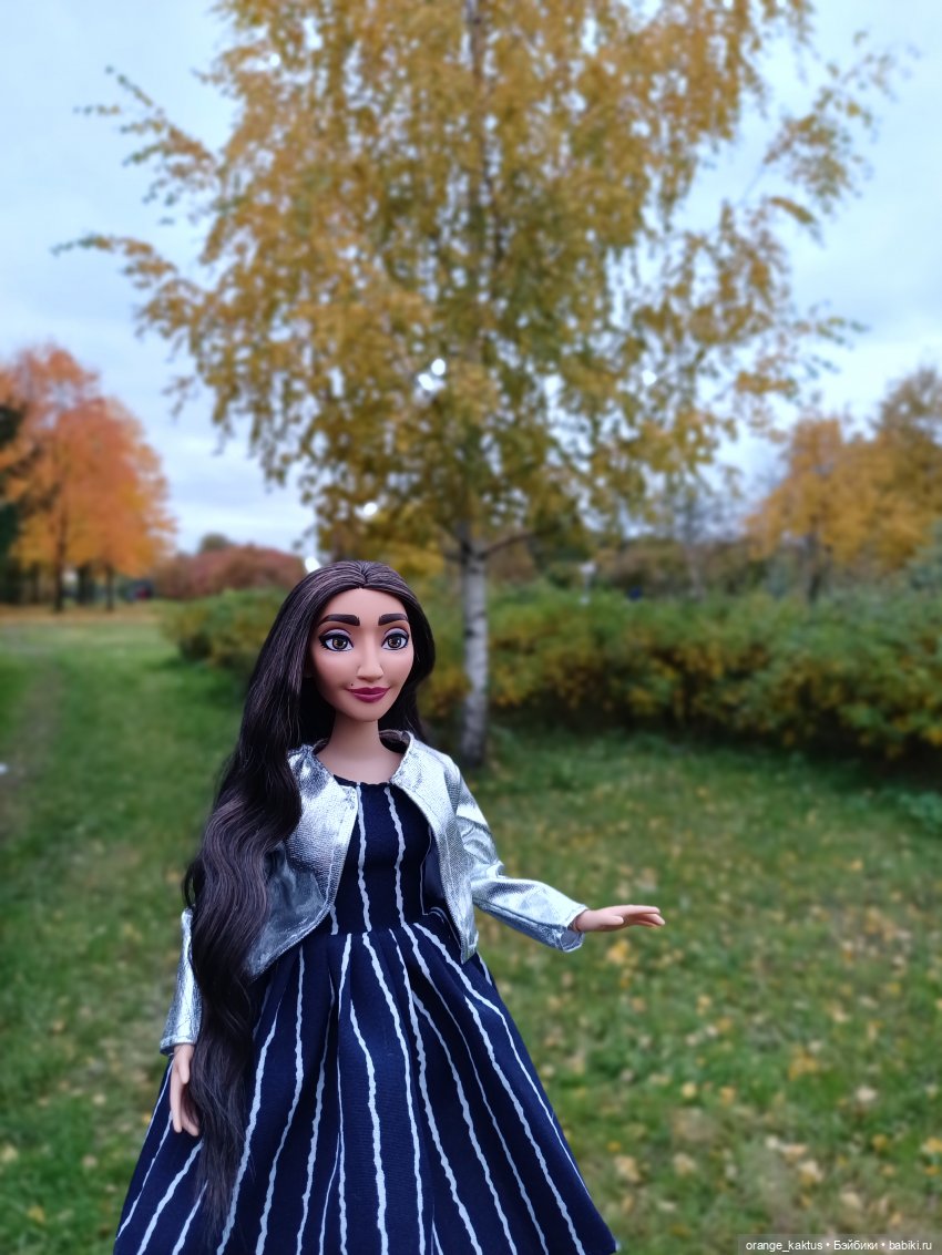Зулмира в парке — Куклы Disney Animators и Принцессы Диснея: Disney Store (фото 8)