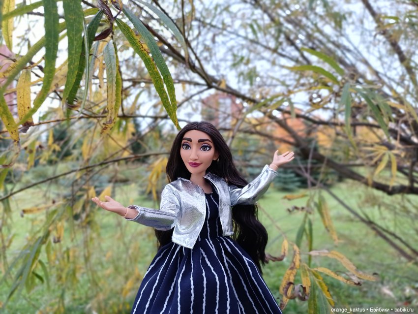 Зулмира в парке — Куклы Disney Animators и Принцессы Диснея: Disney Store (фото 4)