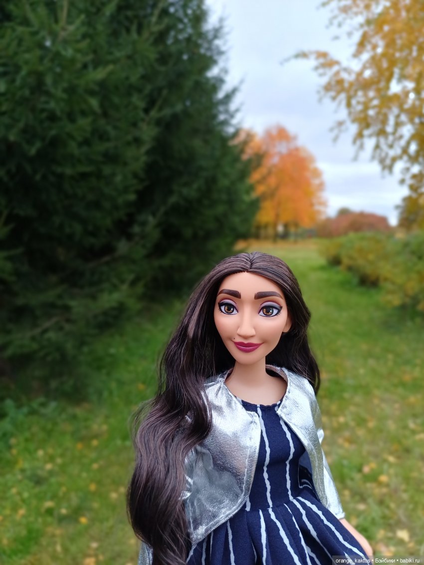 Зулмира в парке — Куклы Disney Animators и Принцессы Диснея: Disney Store (фото 10)