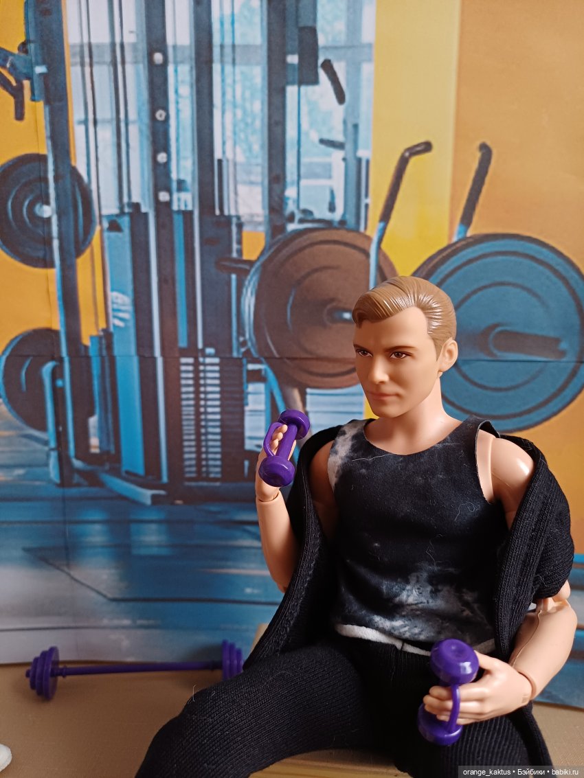 В фитнес клубе — Куклы Barbie (Барби): Looks