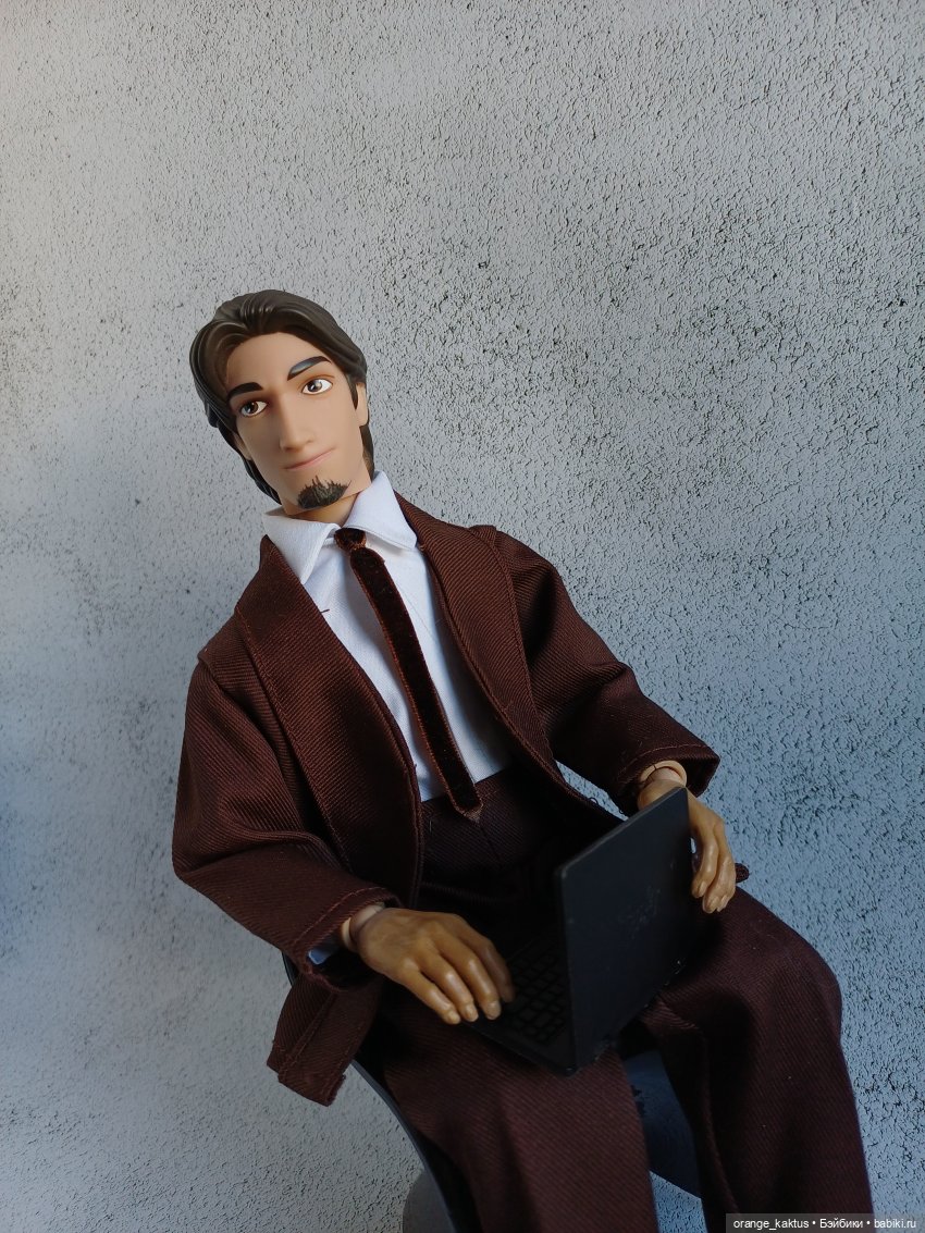 Офисный работник Арчил — Куклы Disney Animators и Принцессы Диснея: Disney Store (фото 8)