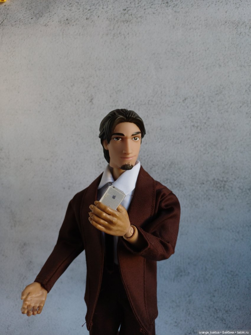 Офисный работник Арчил — Куклы Disney Animators и Принцессы Диснея: Disney Store (фото 5)