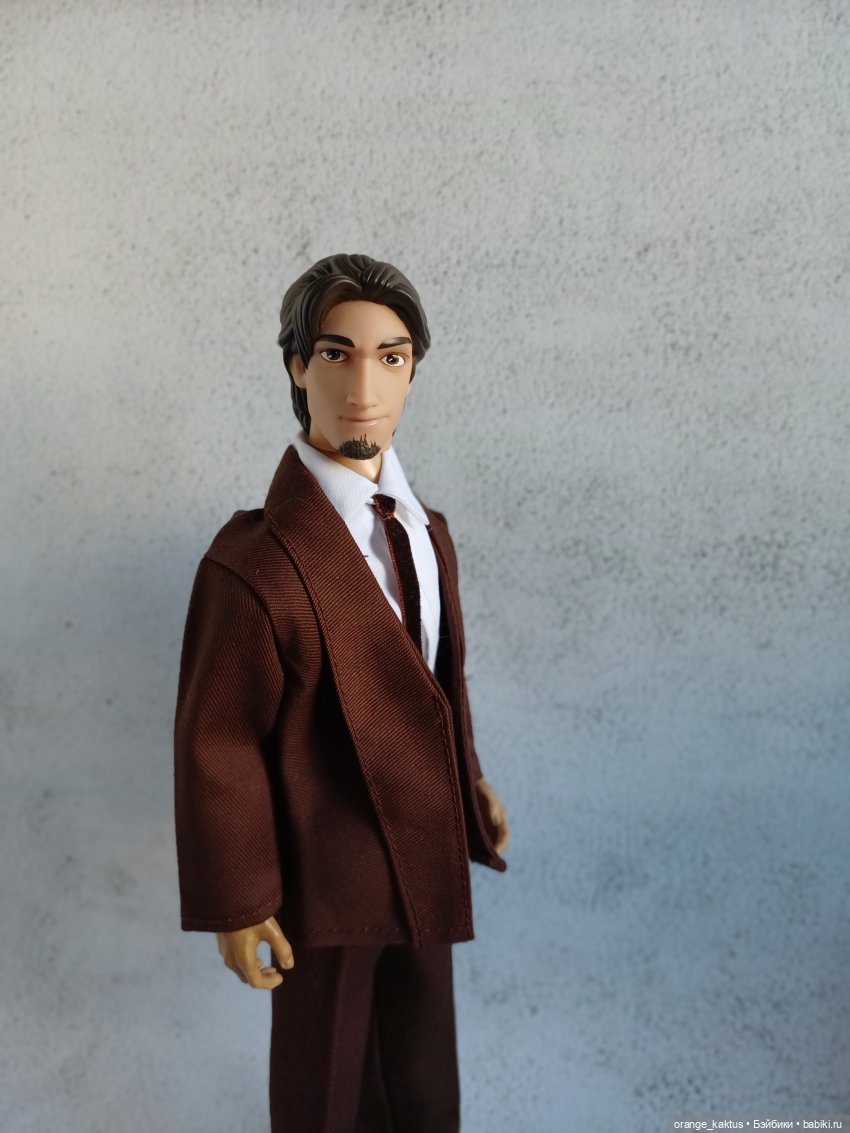 Офисный работник Арчил — Куклы Disney Animators и Принцессы Диснея: Disney Store (фото 2)